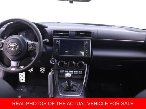 Used 2025 Toyota GR86 Premium w/ ALL Weather Mat Package (TMS) RWD image 4