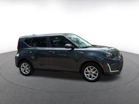 Used 2025 Kia Soul LX w/ LX Technology Package image 2