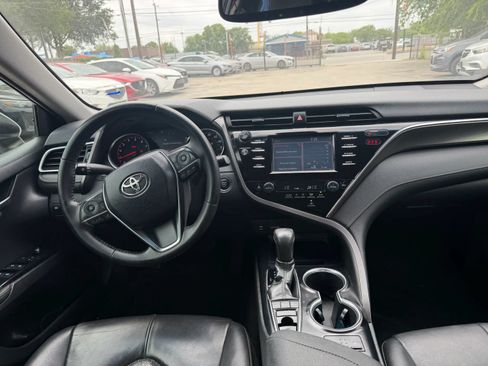Used 2018 Toyota Camry XSE FWD image 12