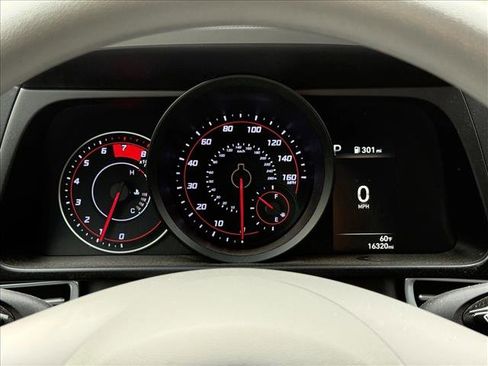 Used 2023 Hyundai Elantra SEL image 11