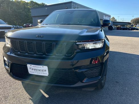 New 2025 Jeep Grand Cherokee Laredo image 15