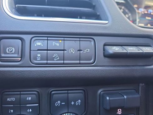 Used 2021 GMC Yukon XL AT4 w/ AT4 Premium Plus Package AWD/4WD image 35