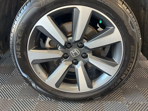 Used 2024 Honda Pilot Touring image 14