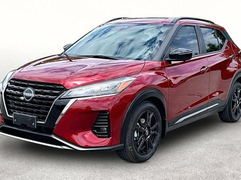 Used 2024 Nissan Kicks SR w/ SR Premium Package FWD image 13