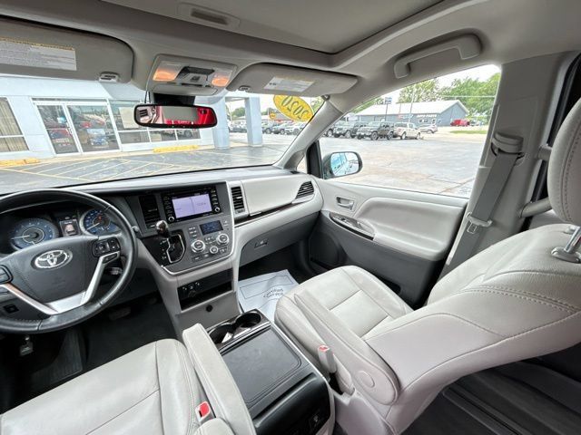 Used 2020 Toyota Sienna XLE FWD image 30