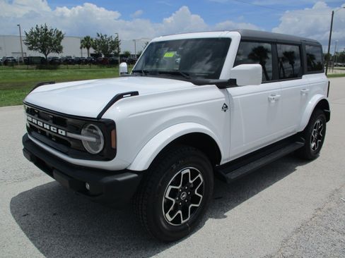 New 2025 Ford Bronco Outer Banks image 3