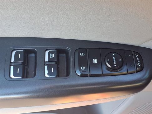 Used 2020 Kia Sportage S w/ S Sunroof Package image 6