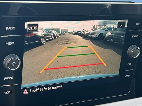 New 2026 Volkswagen Taos SE image 17