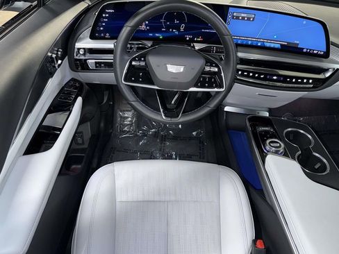 Used 2025 Cadillac Lyriq Sport image 4