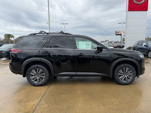 New 2026 Nissan Pathfinder SV image 5