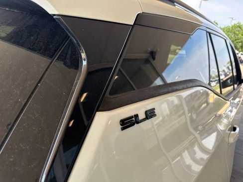 Used 2020 GMC Terrain SLE w/ Driver Convenience Package FWD image 7