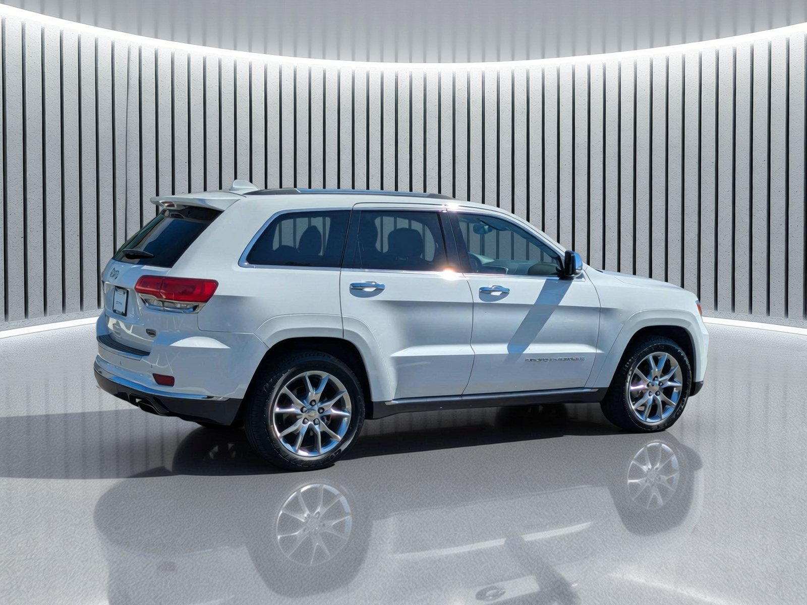 Used 2014 Jeep Grand Cherokee Summit AWD/4WD image 5
