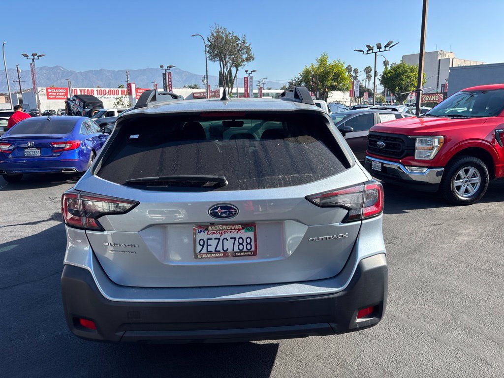 Used 2023 Subaru Outback Premium AWD/4WD image 5
