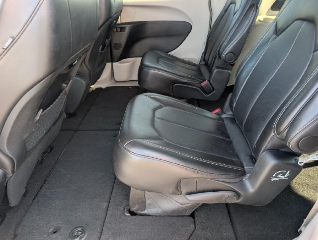 Used 2024 Chrysler Pacifica Touring-L FWD image 28