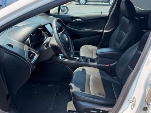 Used 2018 Chevrolet Cruze Premier w/ Premier True North Edition FWD image 11