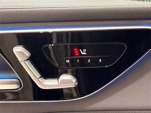 Used 2025 Mercedes-Benz GLC 350e 4MATIC w/ Advanced USB Package image 21