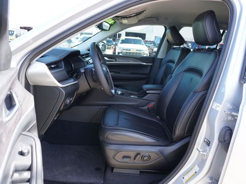 Used 2024 Jeep Grand Cherokee Limited RWD image 26