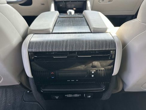Used 2024 Jeep Wagoneer Series II w/ Flexible Seating Group RWD image 15