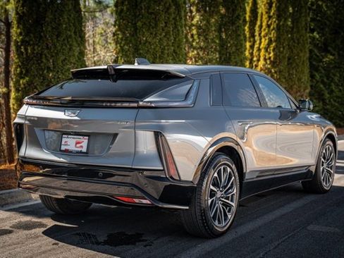 Used 2024 Cadillac Lyriq Sport image 14