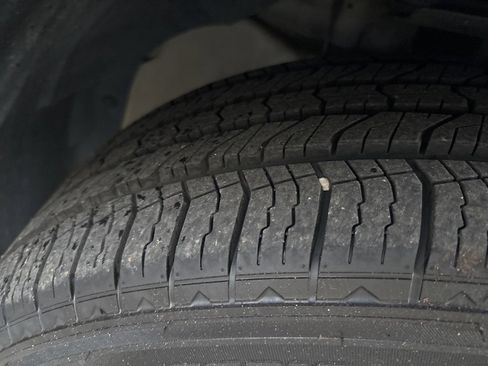 Used 2012 Dodge Journey SXT w/ Flexible Seating Group image 2