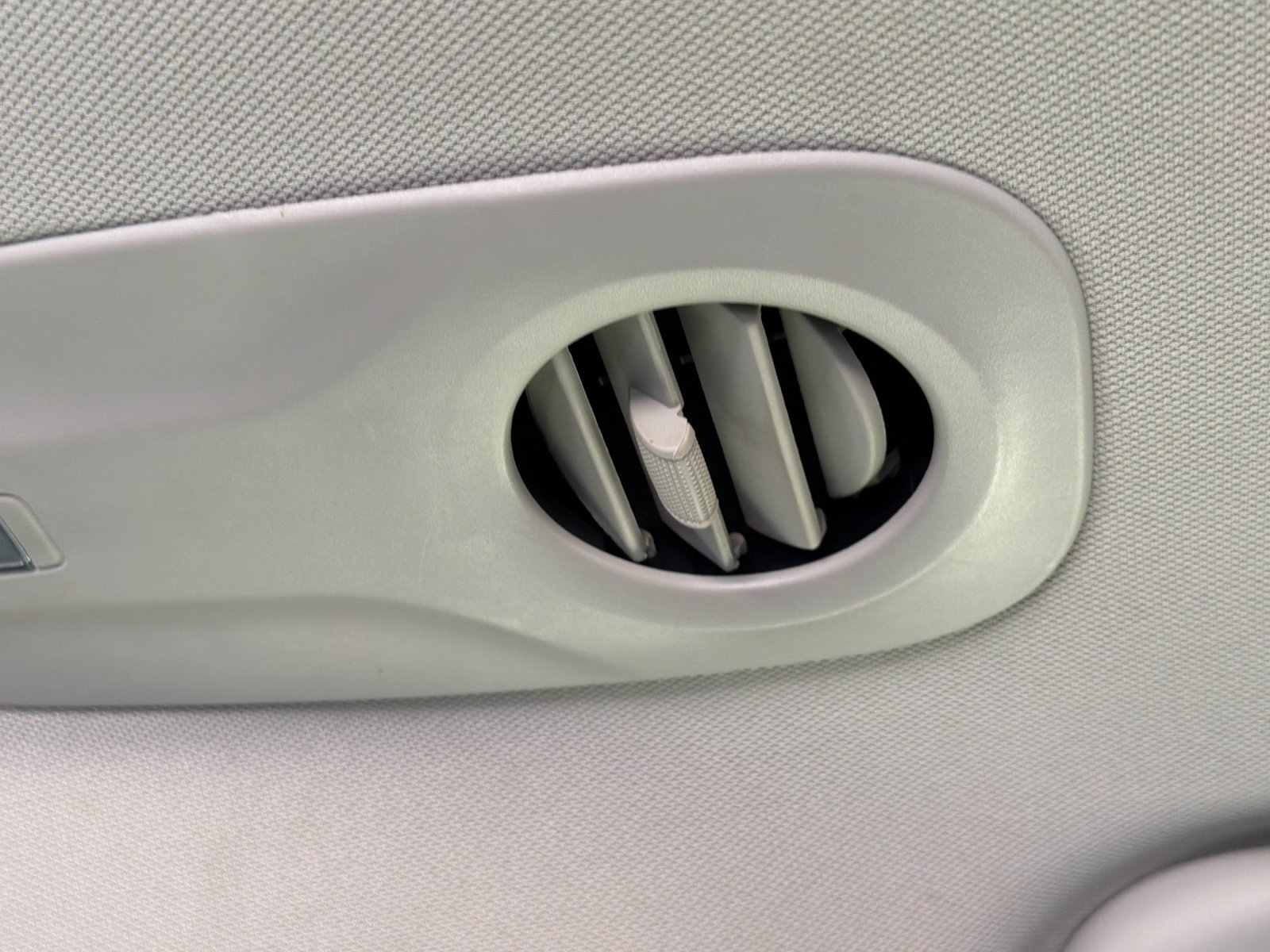 Used 2024 Chrysler Pacifica Touring-L FWD image 34