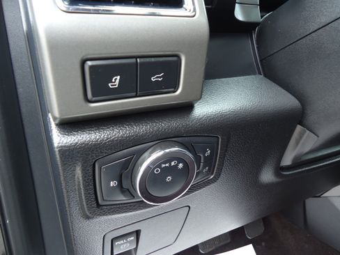 Used 2020 Ford Expedition XLT w/ Equipment Group 202A AWD/4WD image 14