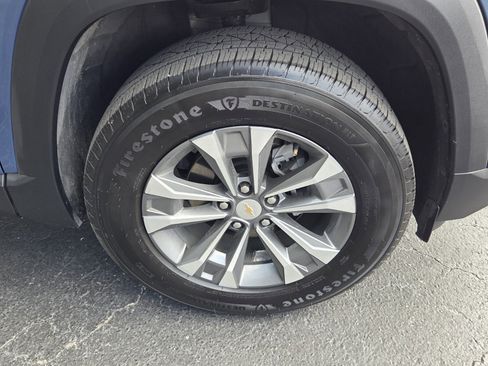 Used 2025 Chevrolet Equinox LT FWD image 12