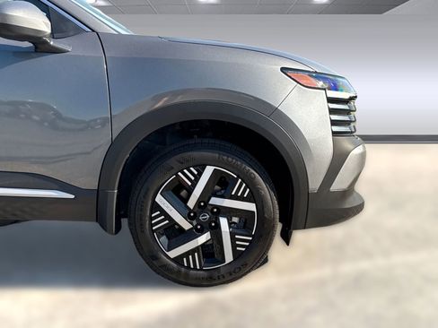 Used 2025 Nissan Kicks SV image 10