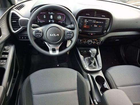 Used 2023 Kia Soul LX w/ LX Technology Package FWD image 11