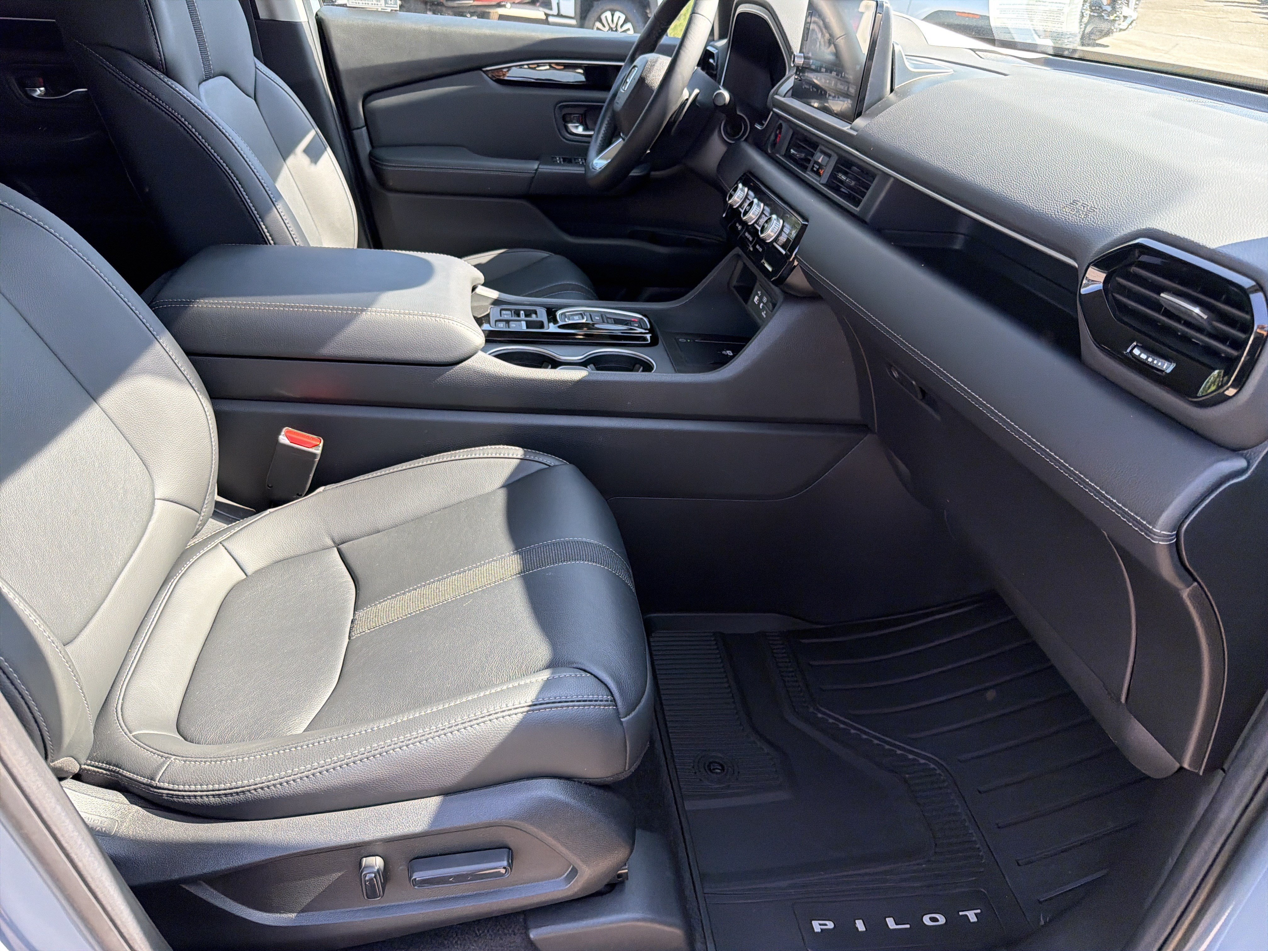 Used 2023 Honda Pilot Touring image 14