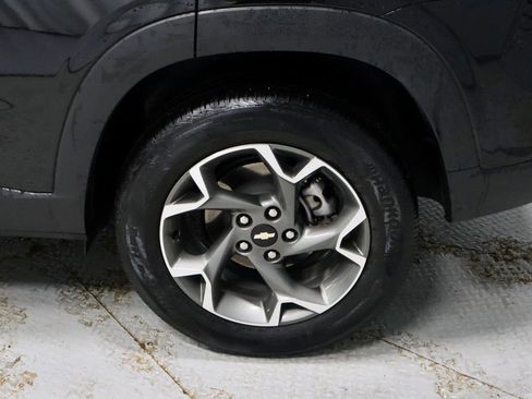 Used 2025 Chevrolet Trax LT w/ LT Convenience Package FWD image 19