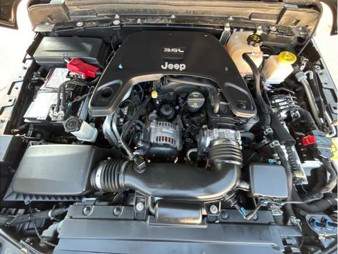 Used 2020 Jeep Gladiator Overland image 25