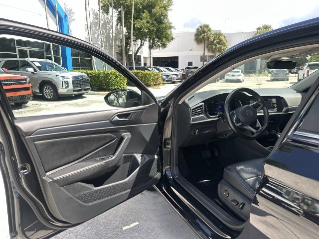 Used 2024 Volkswagen Jetta SE FWD image 22