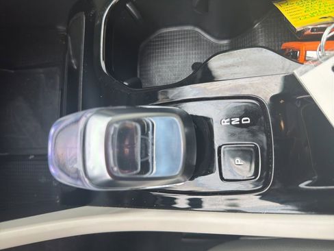 Used 2026 Volvo XC40 B5 Plus AWD/4WD image 15