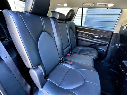 Used 2024 Toyota Grand Highlander XLE image 17
