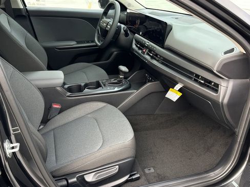 New 2025 Kia K4 LXS image 13