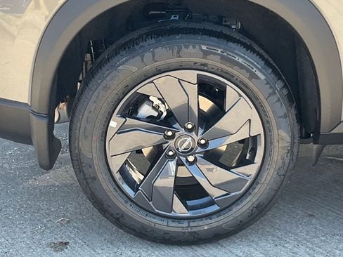 Used 2025 Nissan Rogue SV FWD image 7