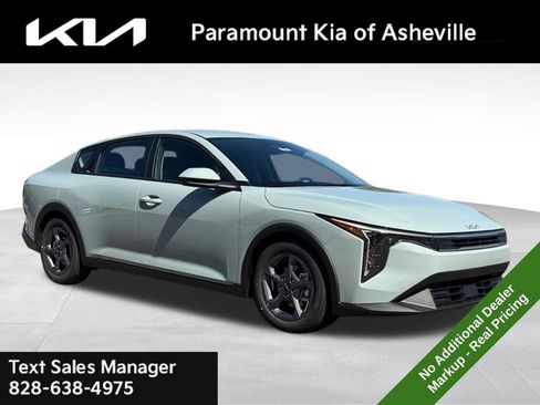 New 2026 Kia K4 LXS image 1