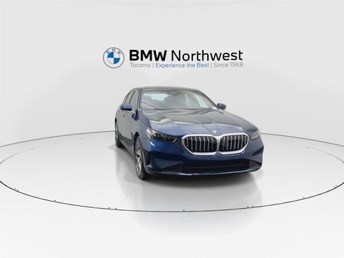 New 2026 BMW 530i xDrive w/ Premium Package image 7