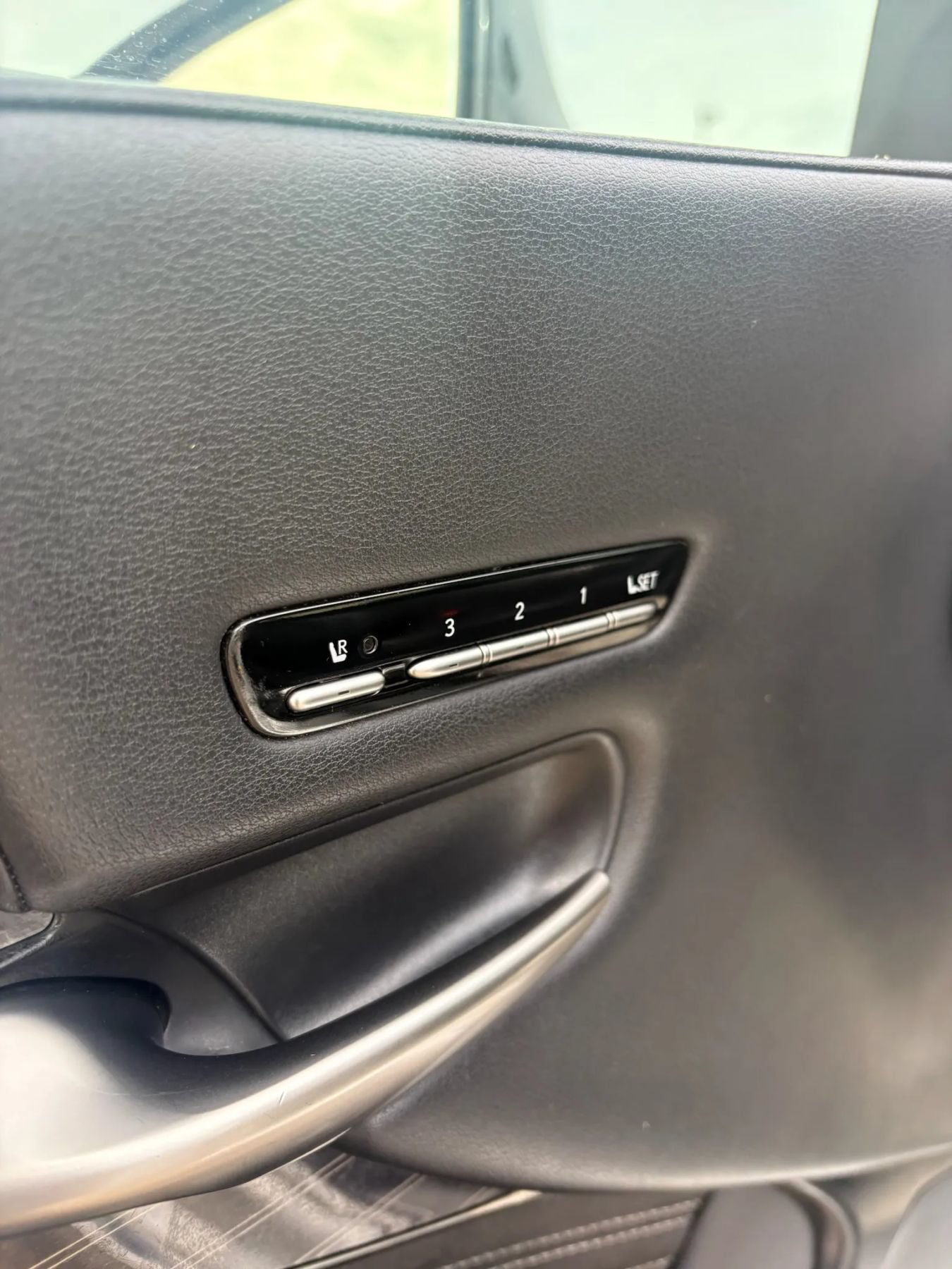 Used 2018 Lexus LS 500h AWD w/ Accessory Package (Z1) image 13