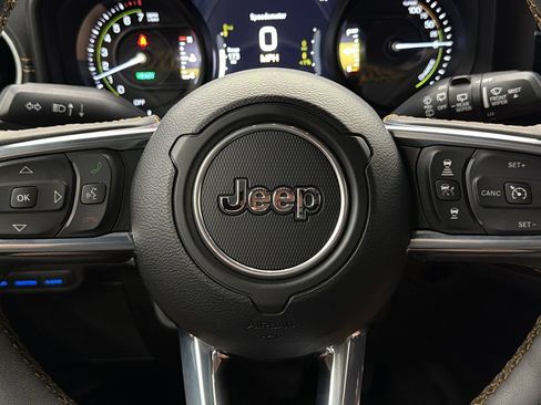 Used 2024 Jeep Wrangler Unlimited Sahara AWD/4WD image 28