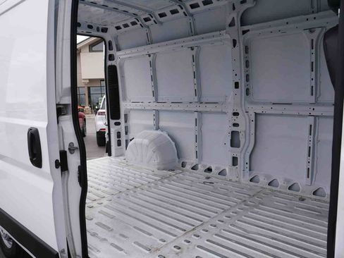 Used 2025 RAM ProMaster 2500 w/ Convenience Group image 20