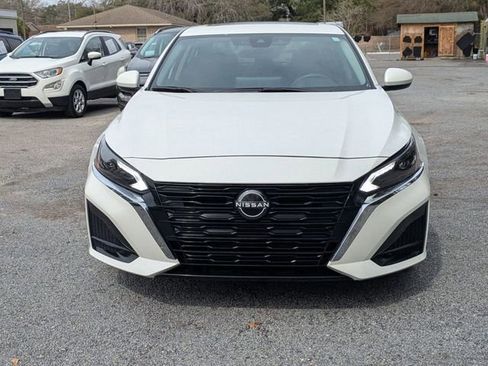 Used 2024 Nissan Altima 2.5 SV w/ SV Premium Package FWD image 1