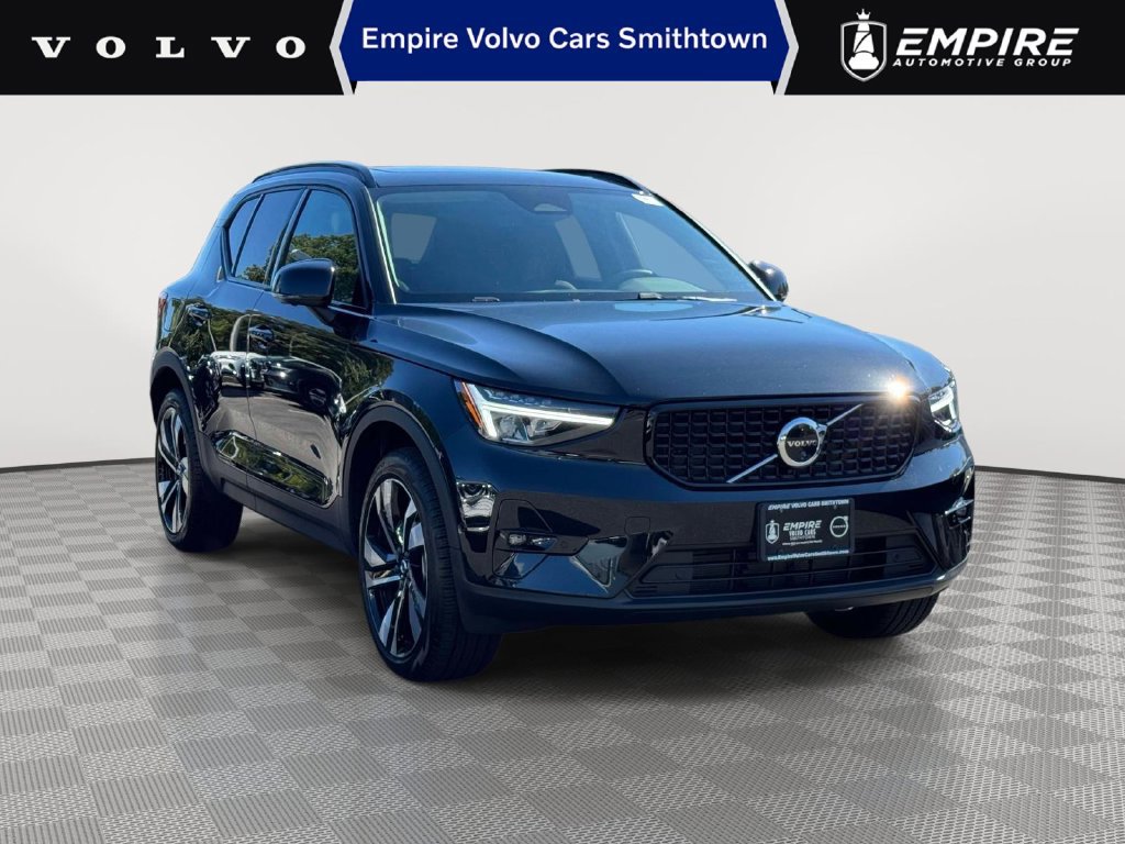 Used 2026 Volvo XC40 B4 Plus w/ Protection Package Premier FWD image 1