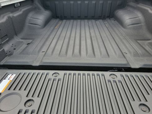 New 2025 Nissan Frontier SV w/ SV Convenience Package image 12