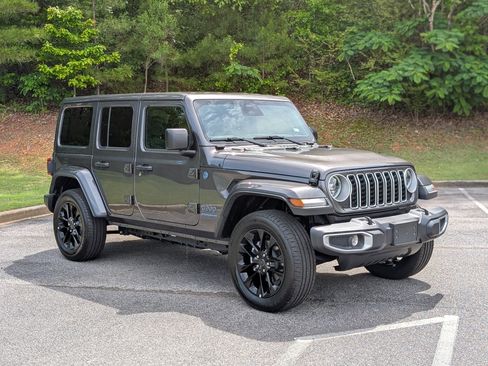 Used 2025 Jeep Wrangler Unlimited Sahara w/ Safety Group AWD/4WD image 11