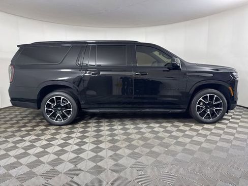 Used 2025 Chevrolet Suburban RST w/ Comfort Package image 2