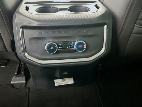 Used 2025 Ford Expedition Active image 29