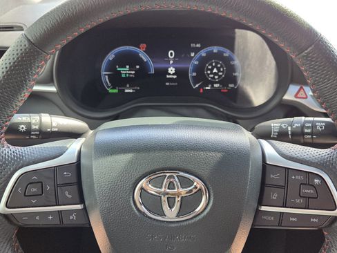 Certified 2025 Toyota Sienna XSE image 19