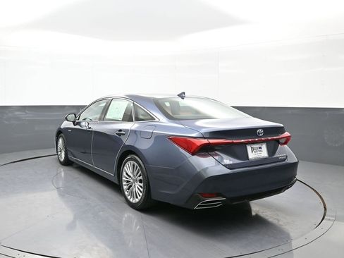 Used 2020 Toyota Avalon Limited image 8